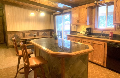 Lake Mary Ronan Cottage | The Lake Mary Ronan Lodge w/Waffles!