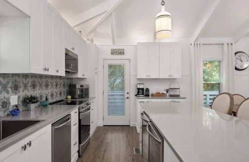 Southern Shores House | The Last Mango, Dog Friendly, Pool & Hot Tub