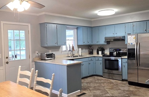 Red Mill Pond House | The Lilly Pad: Big fenced in yard, close to beaches, kayaking and more!