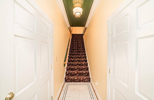 Daniels Hill Apartment | The Long Run - 2 CA King Sized Beds+ - Sleeps 8-10