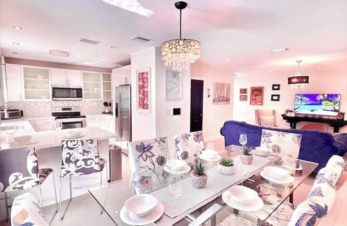 Coral Way House | The Miami Grove Oasis