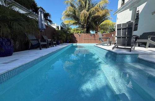 Coral Way House | The Miami Grove Oasis