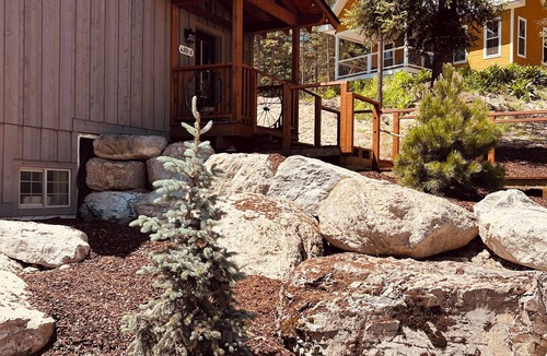 Lakeside Cabin | The Mill House at Elk Ridge Village cabin 301A with views of Flathead Lake & 🏔️