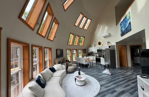 Acra House | The Moon House