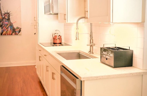 Cold Harbor Apartment | The New Amsterdam Nook 2 Bed - 1 Bath - Full Kitchen - Pool - AC