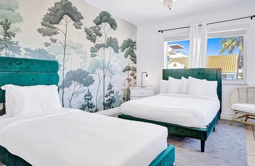 North Beach Apartment | The Nook Hollywood, short walk from the beach, with pool and Free Parking!
