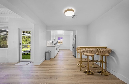 Golden Glades House | The North Miami Getaway: Relax, Unwind, Explore