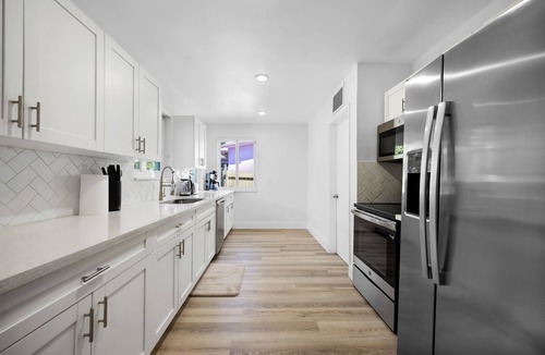 Golden Glades House | The North Miami Getaway: Relax, Unwind, Explore