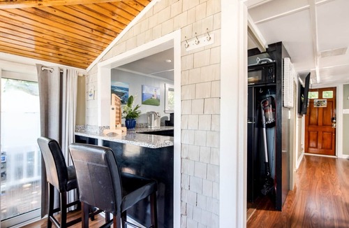 Onset House | "The Ocean View ROOM" IN "The Flamingo social House"