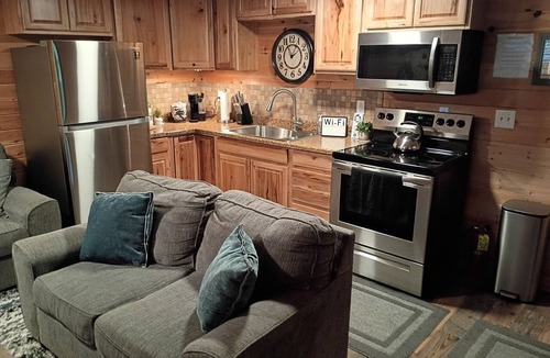 Kimbolton Cabin | The Owl's Nest! Cozy cabin with two queen size beds in charming Kimbolton