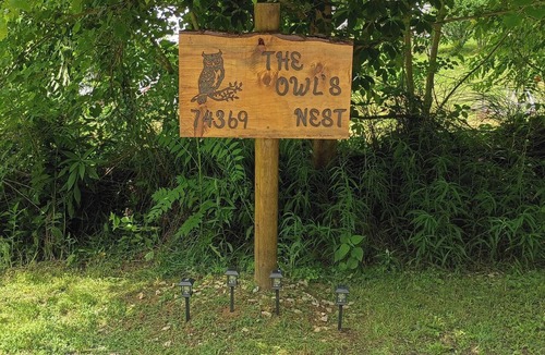 Kimbolton Cabin | The Owl's Nest! Cozy cabin with two queen size beds in charming Kimbolton