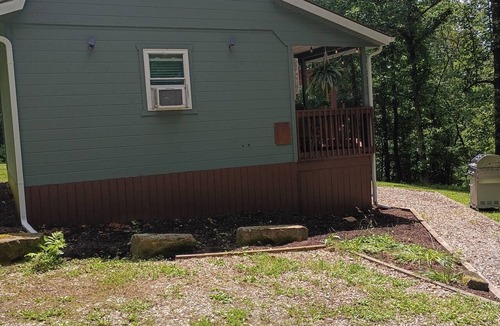 Kimbolton Cabin | The Owl's Nest! Cozy cabin with two queen size beds in charming Kimbolton