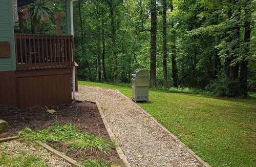 Kimbolton Cabin | The Owl's Nest! Cozy cabin with two queen size beds in charming Kimbolton