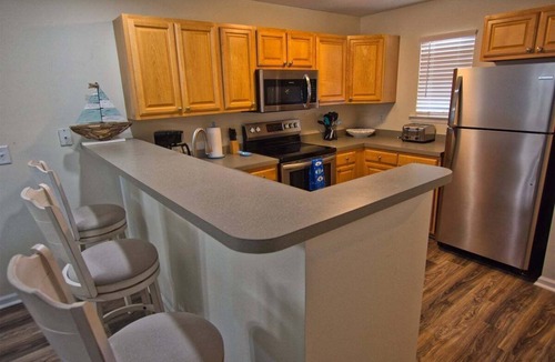 Rehoboth Beach Condo | The Palms * 2BR Luxury Condo, Sleeps 7