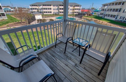 Rehoboth Beach Condo | The Palms * 2BR Luxury Condo, Sleeps 7