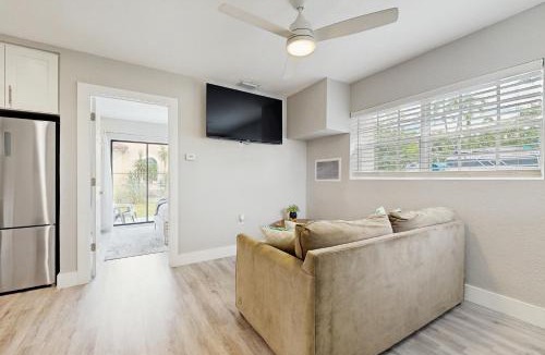 Middle River Terrace House | The Palms A