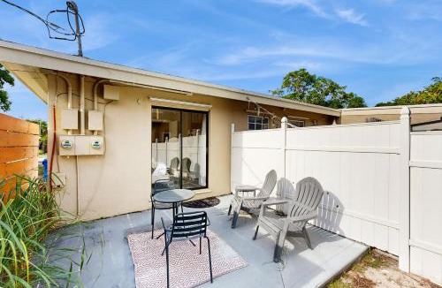 Middle River Terrace House | The Palms A