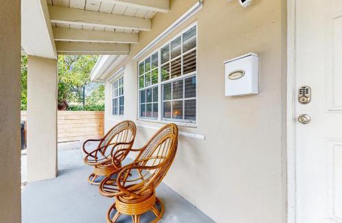 Middle River Terrace House | The Palms