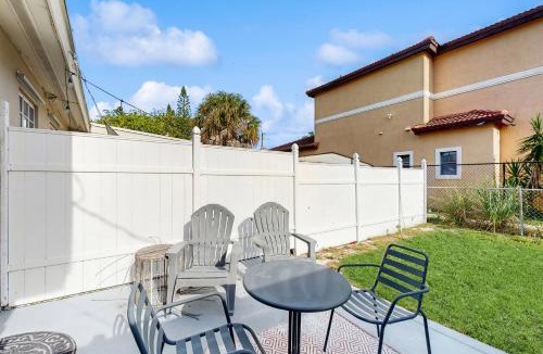 Middle River Terrace House | The Palms