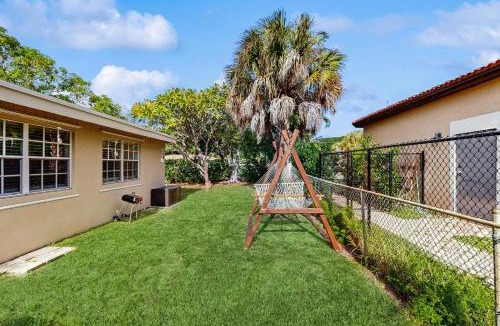 Middle River Terrace House | The Palms
