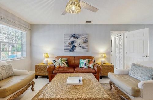Middle River Terrace House | The Palms