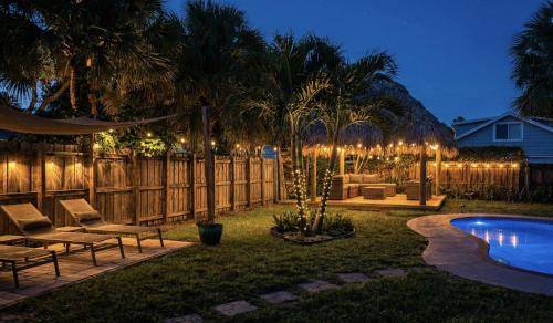 Mango Groves House | The Peacock Bungalow- Heated Pool & Jacuzzi- 5 min to beach!