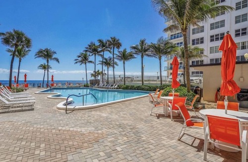 Bermuda Riviera Condo | The perfect 2 bedroom right on the beach
