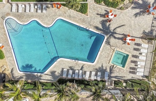 Bermuda Riviera Condo | The perfect 2 bedroom right on the beach
