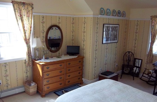 West Tisbury House | The Perfect Getaway! Ferry tickets incl. for 8/5-8/12