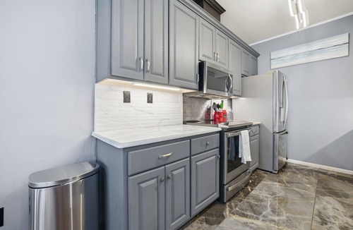 Hampton House | The Phoenix: 4BR Lakeside Retreat w/Deck