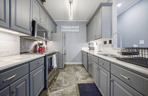 Hampton House | The Phoenix: 4BR Lakeside Retreat w/Deck