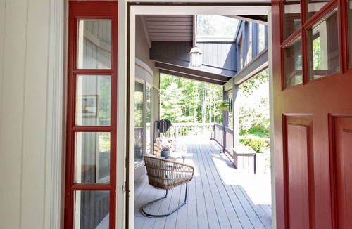 Boiceville House | The Piney Point - 4 BR Getaway between Woodstock + Phoenicia, Plus Hot Tub!