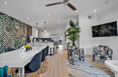 Lake Ridge House | The Playful Oasis 5 Bedroom Fort Lauderdale Pool Home near the Beach