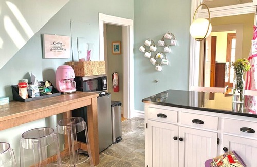 Martha Jefferson House | The Pop Inn - Your Ultimate Getaway