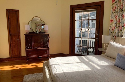 Martha Jefferson House | The Pop Inn - Your Ultimate Getaway
