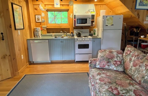 Wellfleet House | The Post & Beam Cottage ~ Perfect Retreat near Great Pond & Cahoon Hollow Beach