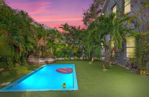 Little Havana Villa | The Purple Paradise PoolHot Tub Little Havana