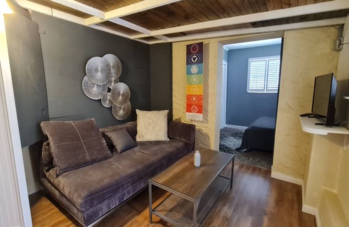 Royal Poinciana Apartment | The right spot. 5 min drive to Hollywood beach)