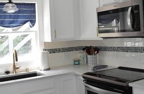Village Green House | The Side Porch Cottage, featured in Cape May Magazine, Close to Shops and Beach