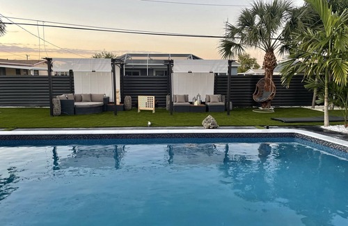 Miami Gardens House | The Stadium House: Luxurious, Modern, Fun Home!