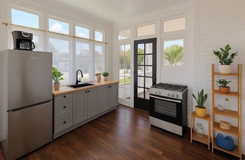 Norfolk Apartment | The Sun Room - Beautiful 2-bedroom apartment in Norfolk minutes from downtown