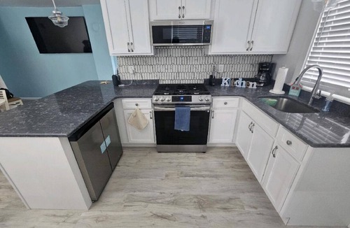 Wildwood Condo | The Sunflower, Family Fun in the Sun 2 minute walk to the boardwalk and beach.