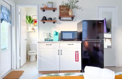 Lake Ridge Apartment | The Sweet Escape Studio - Pets/Parking/Beach