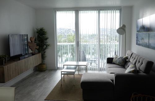 Hollywood South Central Beach Apartment | The Tides Miami