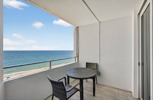 Galt Mile Apartment | The Tides Suite