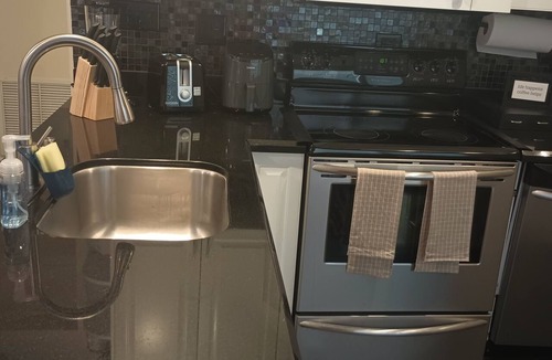 Sailboat Bend Apartment | The Urban Paradise, Minutes to Las Olas, Beaches, Shopping, and Restaurants