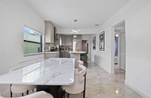 Allapattah House | The Velvet Palm | Pool | Hot Tub | Midtown