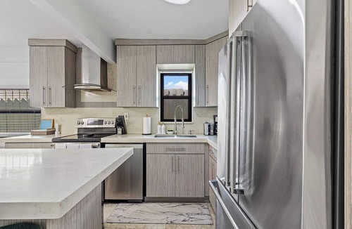 Allapattah House | The Velvet Palm | Pool | Hot Tub | Midtown