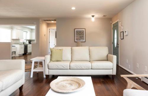 Northeast Virginia Beach House | The VIBE House with POOL