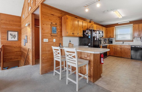 Whalehead Beach House | The Whaler: Affordable and comfortable Oceanside w/a Private Pool and Hot Tub